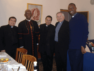 Il Cardinale Bernard Agrè con i sacerdoti della Parrocchia: Don Gino, Don Giorgio e Don Edgar